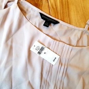 Flowy Banana Republic top!